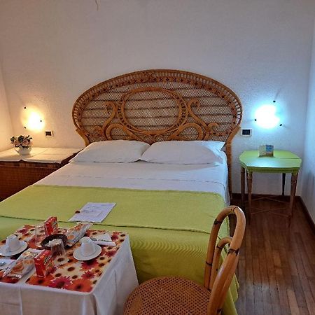 Il Profumo Di Ginestre Bed & Breakfast Olbia Exterior photo